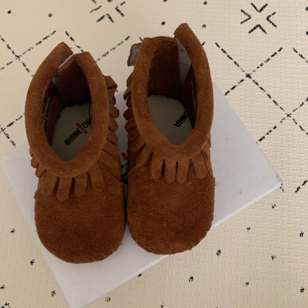 Minnetonka brown booties size 0
